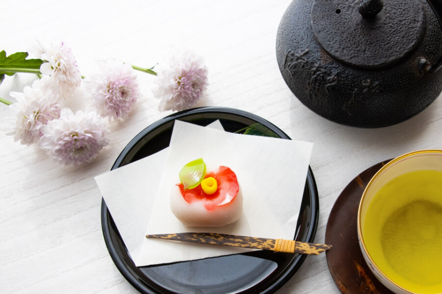 高級なお茶と茶菓子